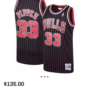 Mitchell & Ness Men’s Chicago Bulls Scottie Pippen #33 Swingman Black Jersey